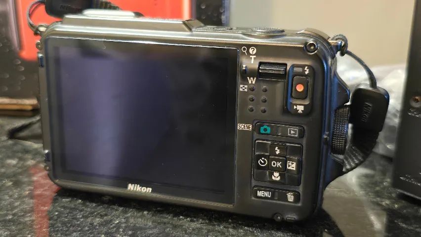Câmera Nikon Coolpix AW110 - Usada, em Ótimo Estado - Foto 2