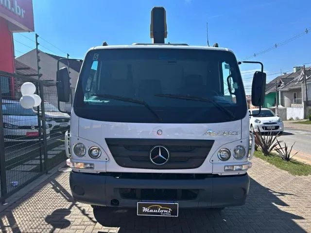 Accelo 815 Mercedes-Benz equipado com cesto aéreo 13,5 metros - Foto 6