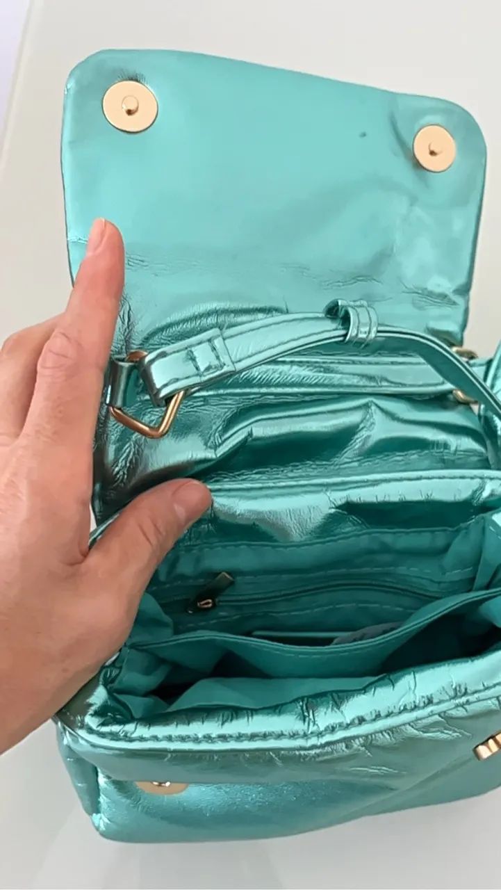 Bolsa feminina de ombro verde metalizada