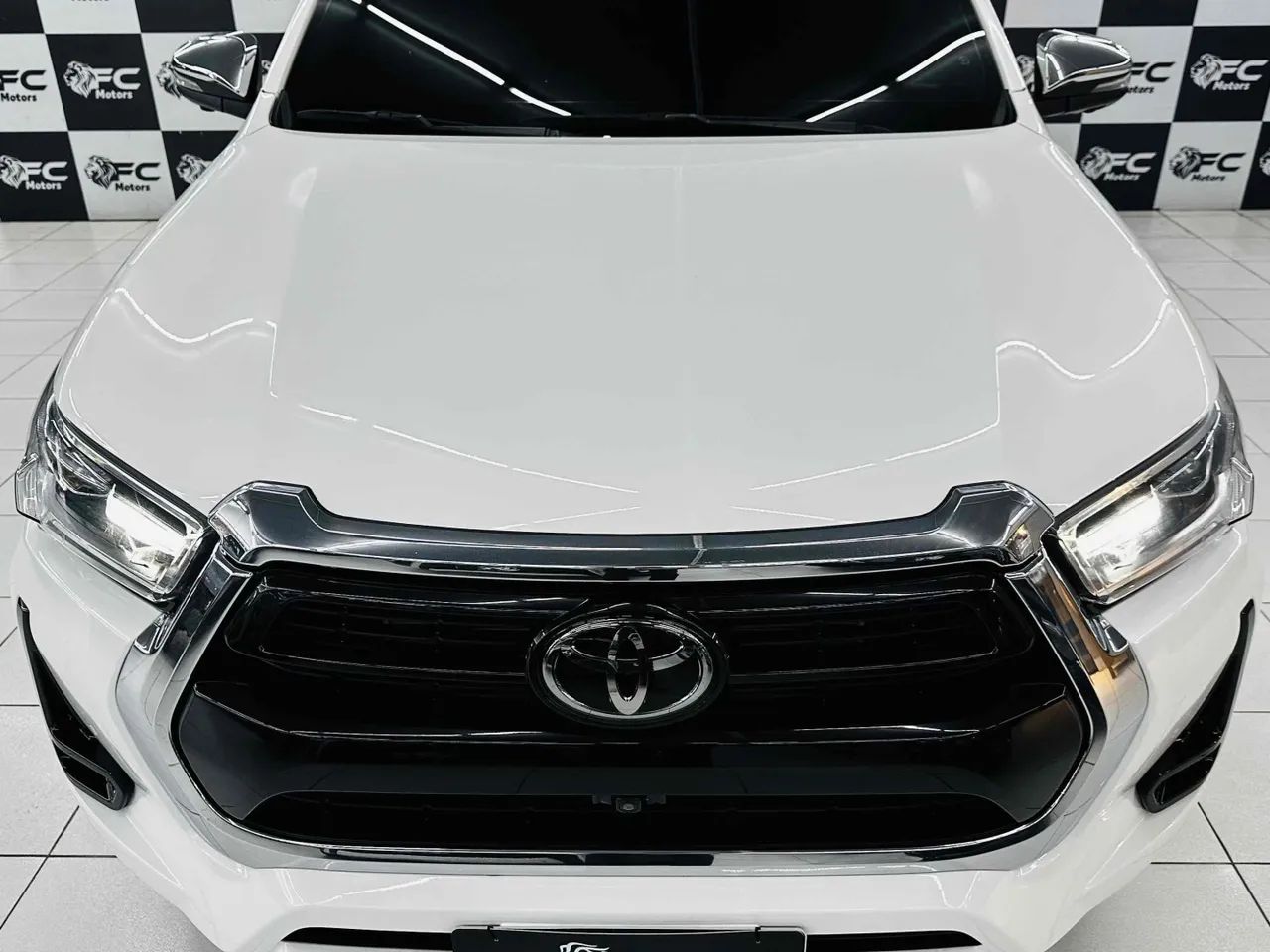 HILUX 2.8 D-4D AUTOMÁTICO 2024 - BAIXA KM - Foto 3