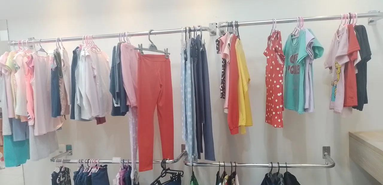 Arara de metal para pendurar roupas