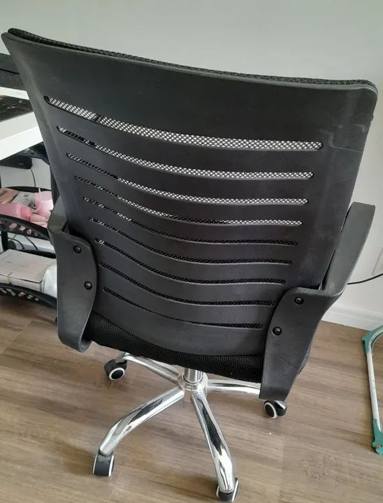 Cadeira Gamer Giratória Preta