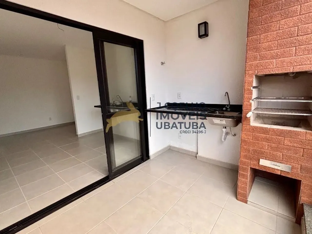 Apartamento a venda com 1 suíte e lavabo no Itaguá em Ubatuba-SP.