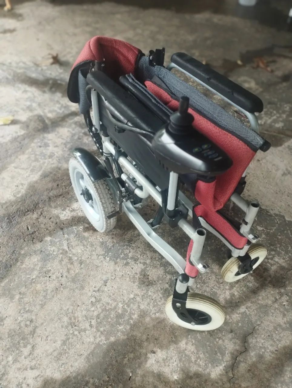 Cadeira de rodas motorizada usada - Foto 5