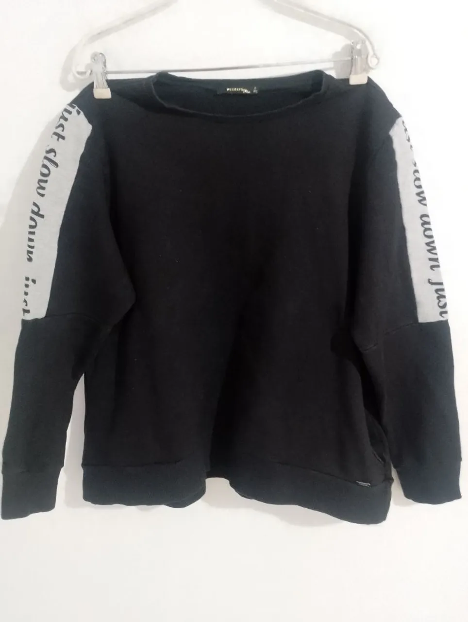 Blusa de Moletom Preta com Detalhes P/M