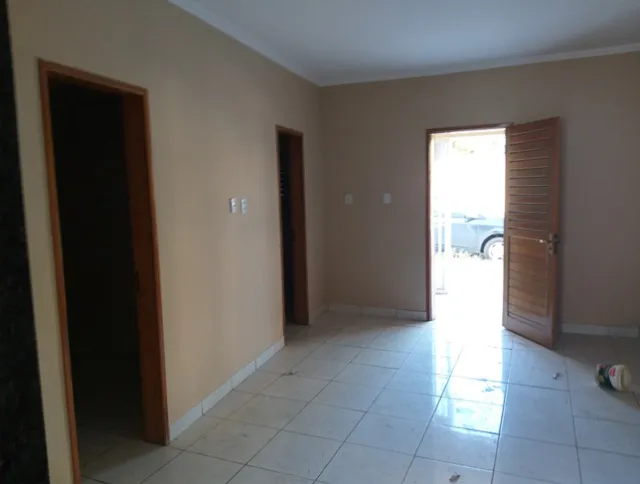 Aluga-se Casa no bairro Paredões, sendo 2/4,