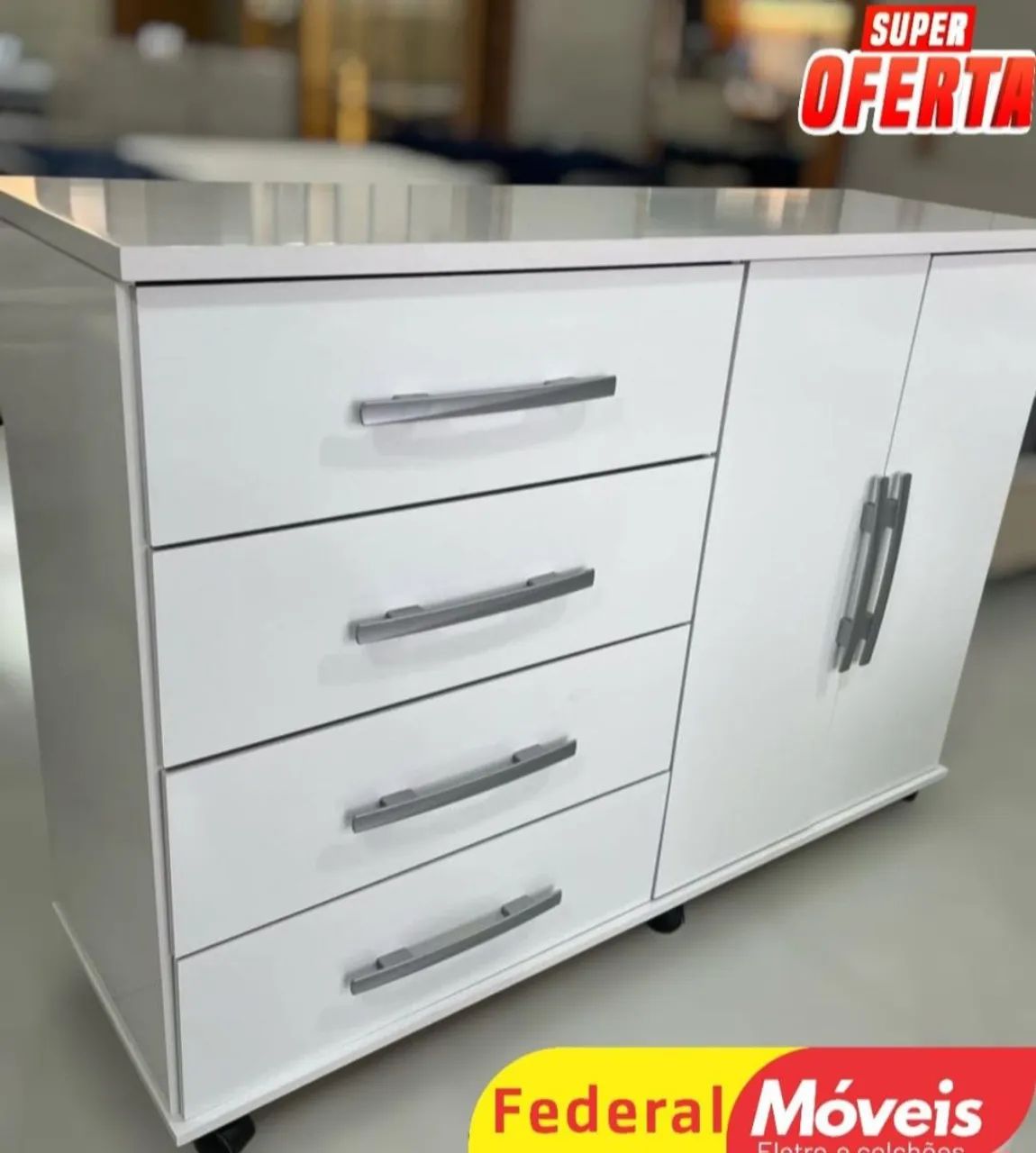 Cômoda com 4 Gavetas e 2 Portas - Beleza e Praticidade para o seu Quarto