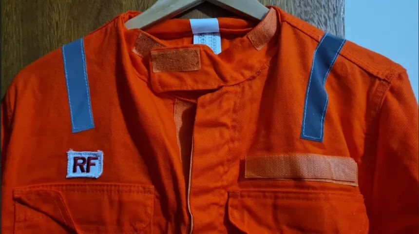 Macacão RF Offshore Risco 1 e 2 c/ Faixa Refletiva Cinza.  - Foto 5