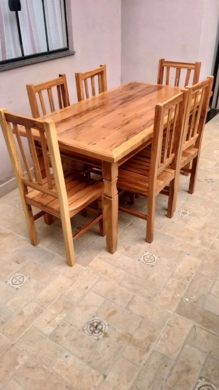 Mesa em peroba rosa com cadeiras. - Foto 3