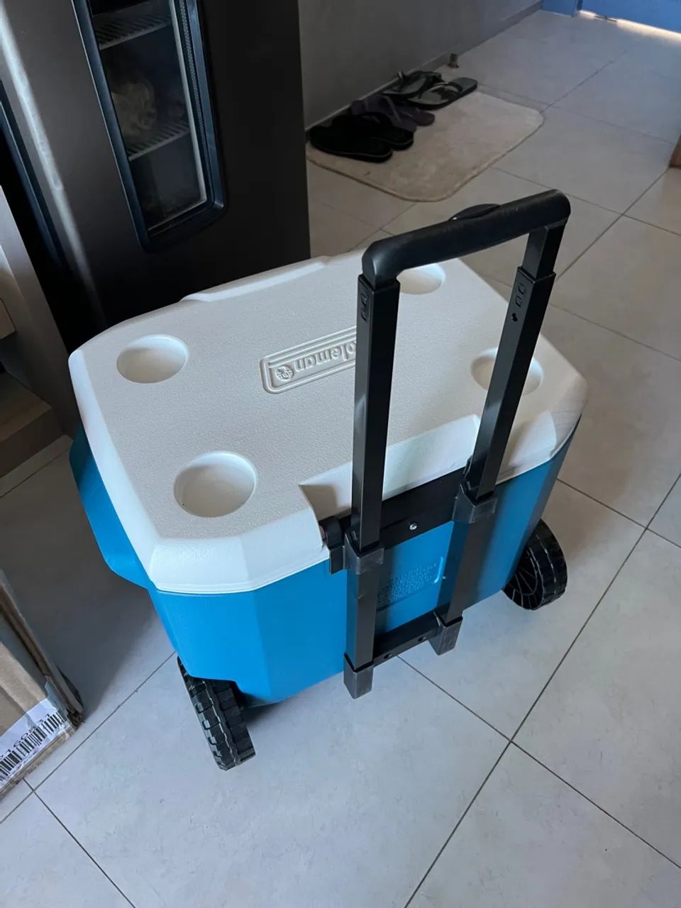 [Novo, lacrado] Cooler Coleman Chiller 60 QT Azul com rodas - Foto 4