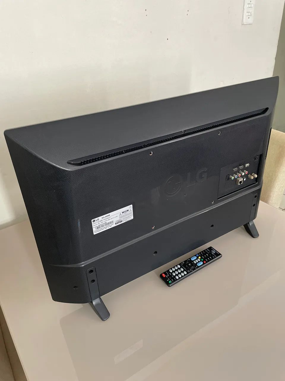 LG 32-inch Smart TV - Excellent Condition64313035758466124