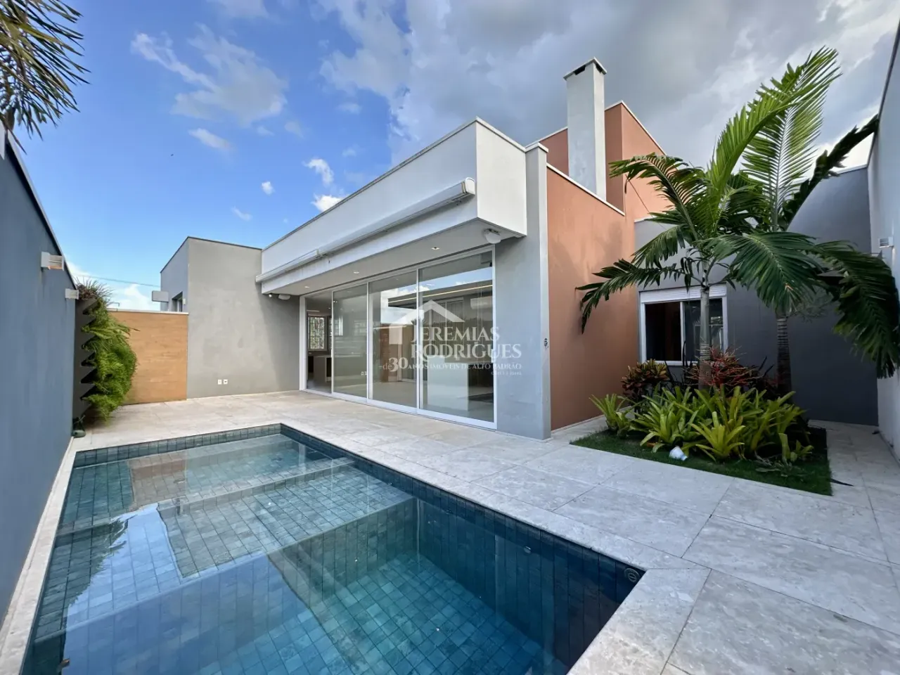 Casa para locação com 3 suítes no Condomínio Residencial Terras de San Marco em Taubaté/SP