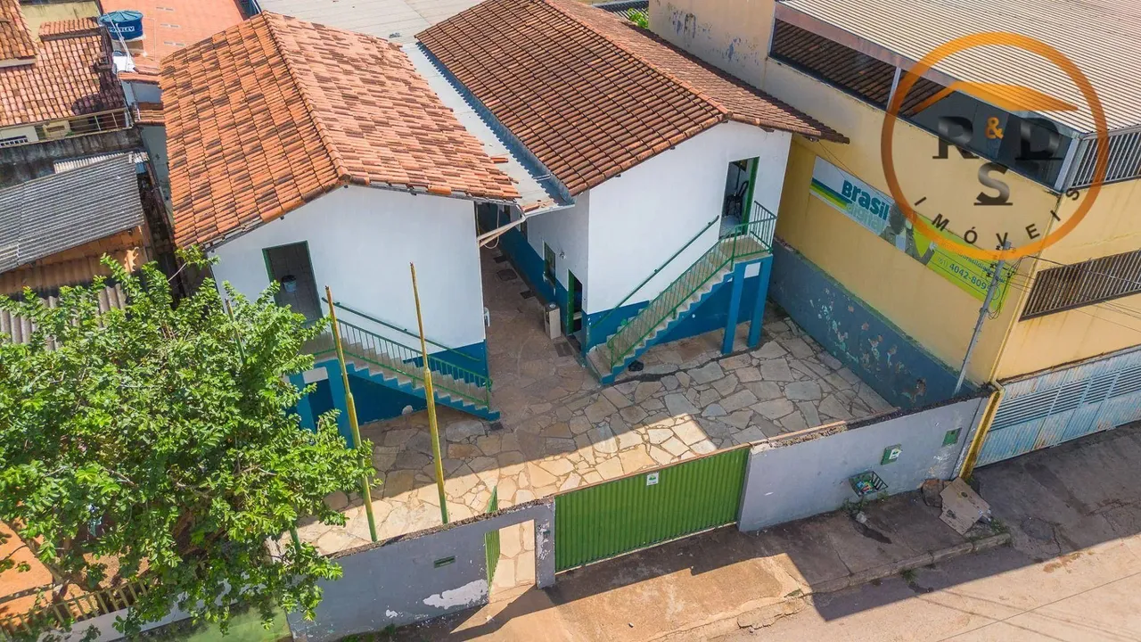 Prédio na rua do Caic, montado para funcionamento de escola