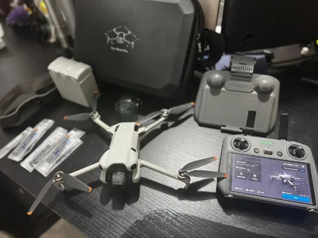 Drone Mini 4 Pro + Controle com Tela + 4 Baterias - Pouquíssimo Uso! 