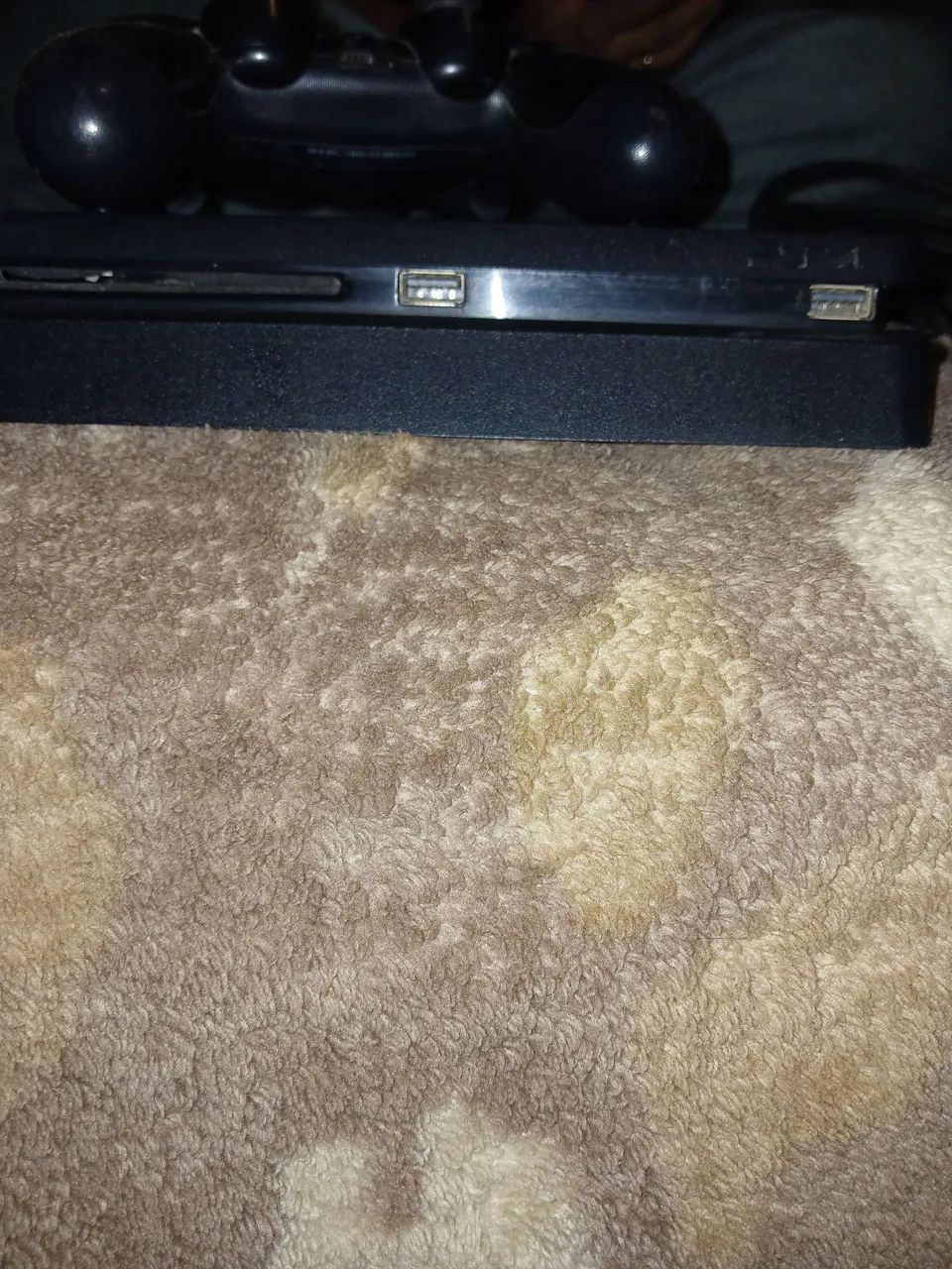 Vendo console  de ps4 SLIM com pouco uso vem 2 controles 2 AHD 2carregador e jogos incluso - Foto 4