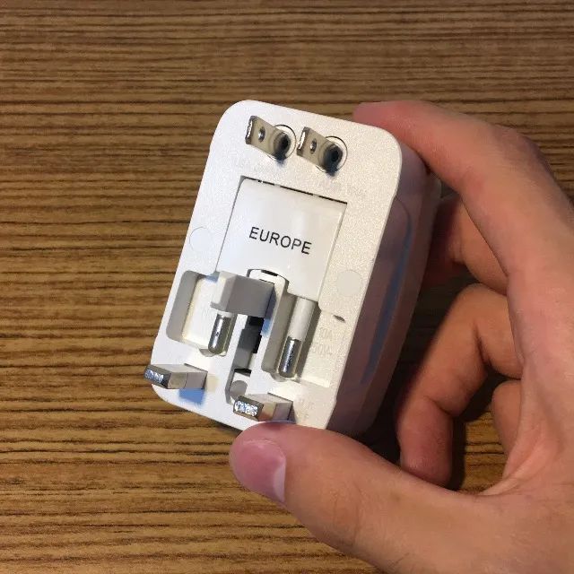 Adaptador Tomada Universal Para Viagem Internacional +150 Países - Foto 2