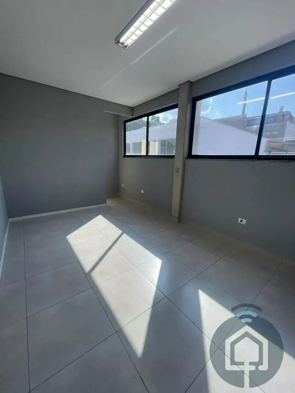 Ampla Sala Comercial para Aluguel no Centro de São Roque  Ideal para seu Negócio! - ALU186 - Foto 2