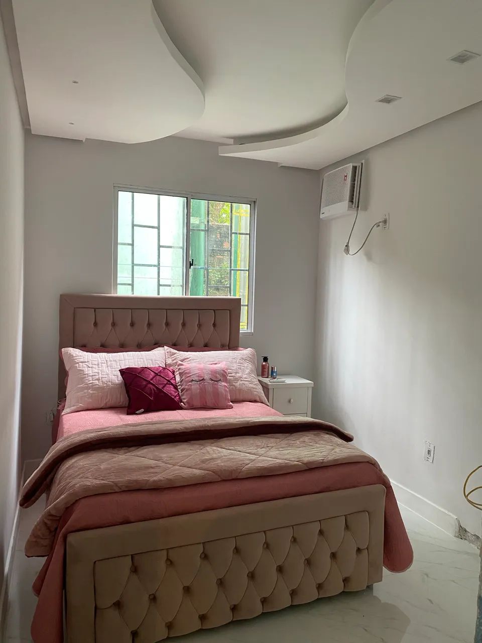 Cama base e cabeceira rosé64374972903297120