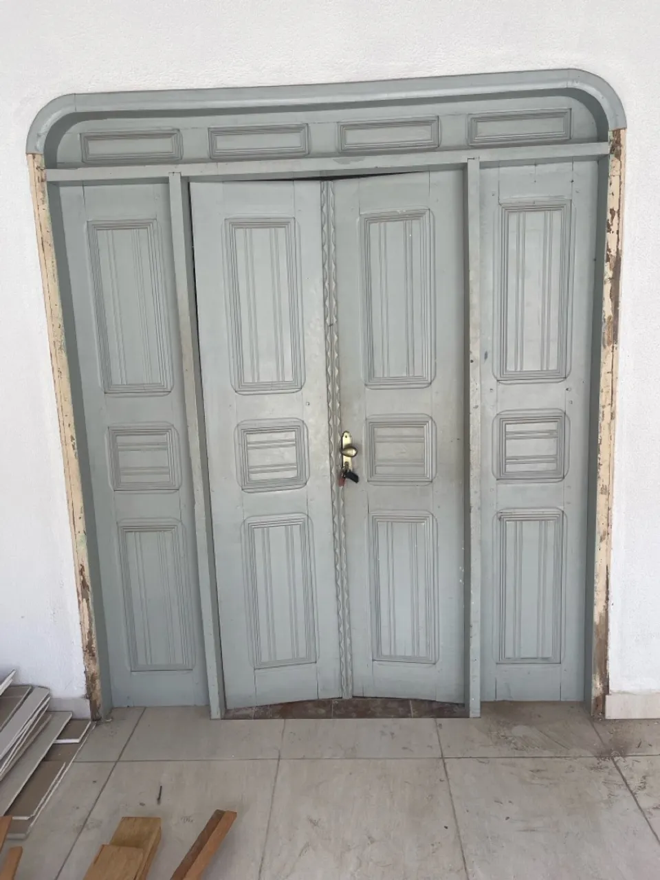 Portas antigas de madeira para área externa
