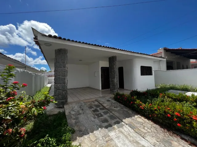 CASA PARA LOCAÇÃO - BAIRRO DOS ESTADOS | 3 QUARTOS + GABINETE + AMPLO ESPAÇO!