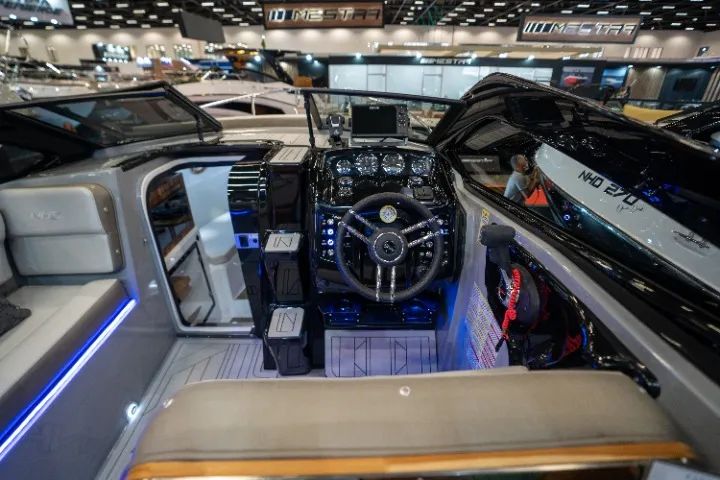 Lancha NHD 265 Cabinada 2025 com motor Mercury 250hp 4T - Zero Milhas - Foto 15