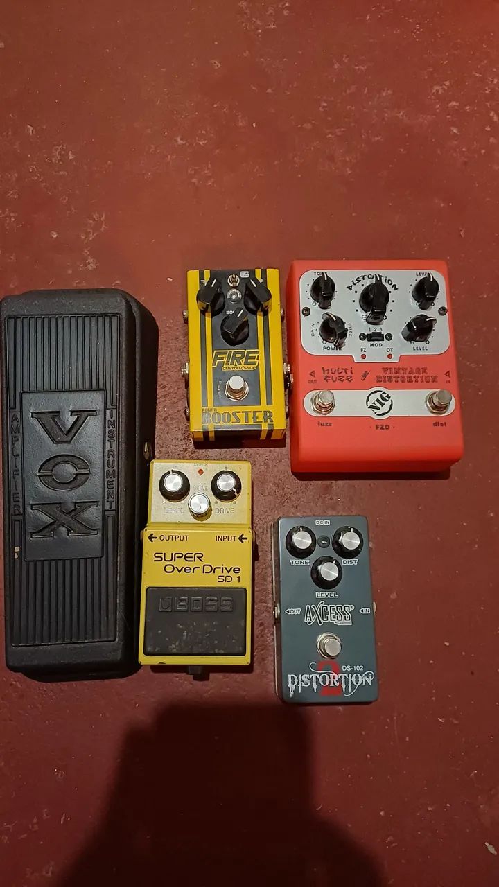 Pedais diversos.64290469797251123