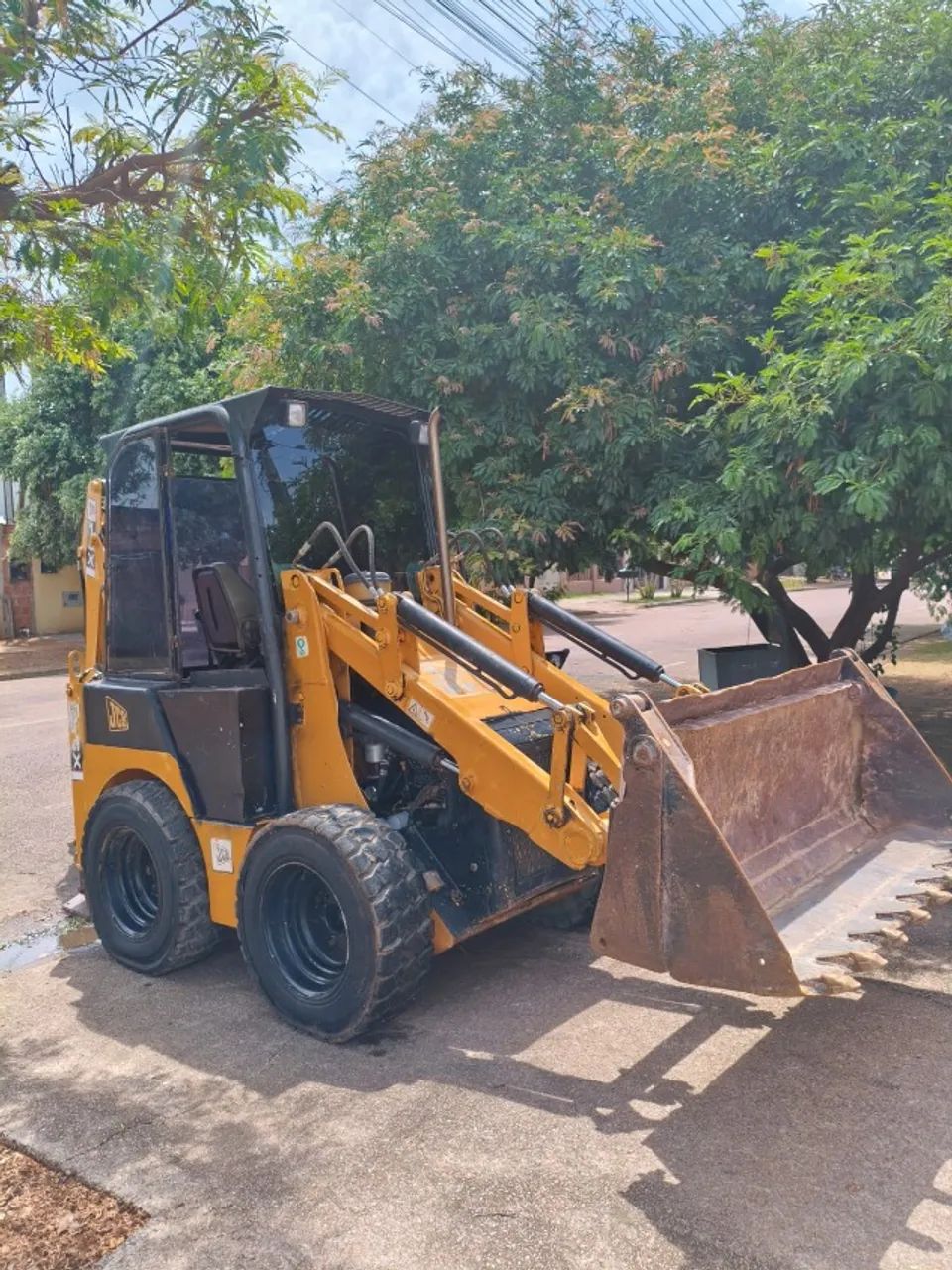 MINI RESTROESCAVADEIRA