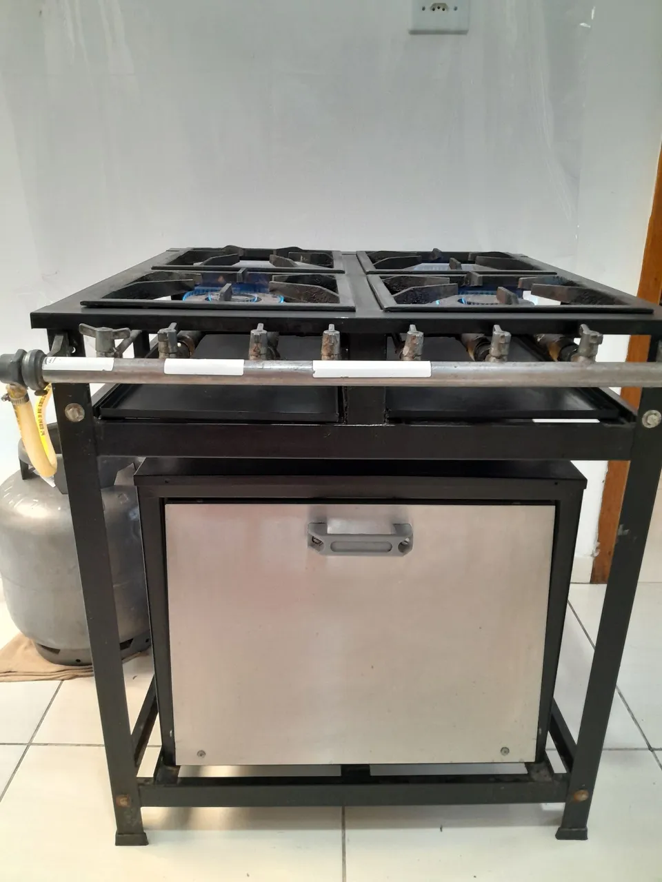 Fogão Industrial 4 Bocas com forno