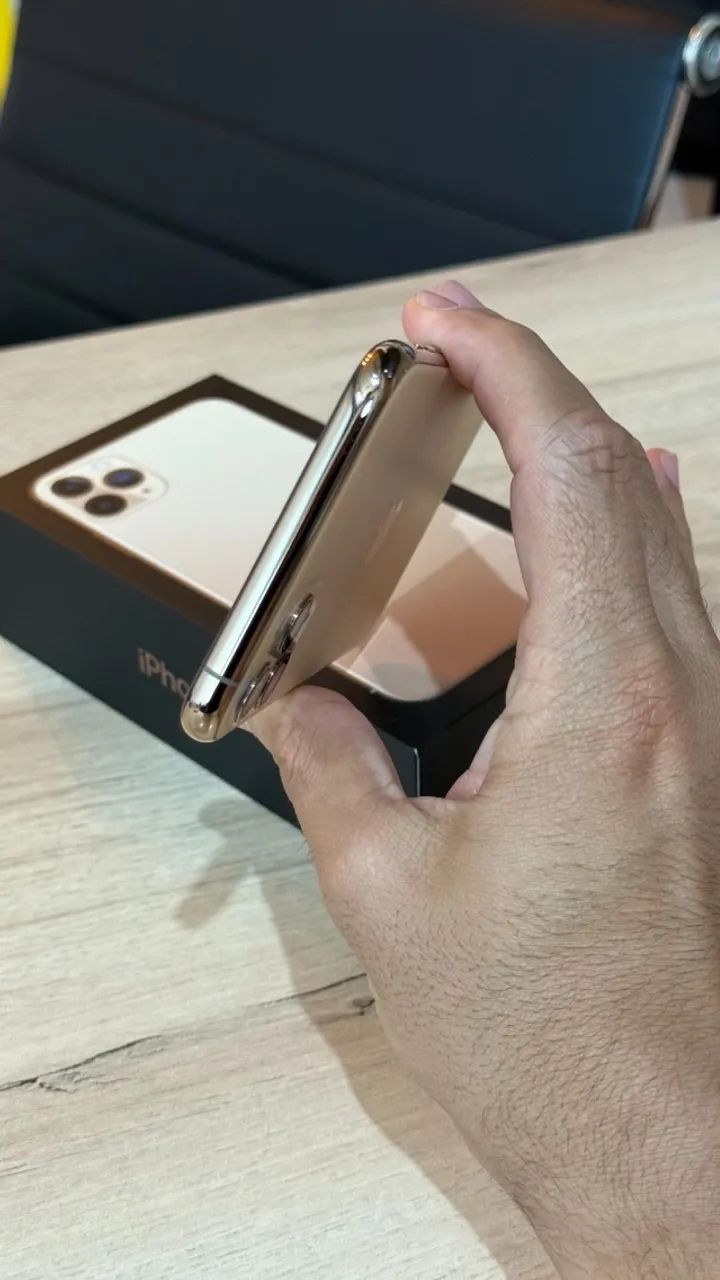 iPhone 11 Pro Max 256GB Gold - Saúde da bateria 100%! Com 90 dias