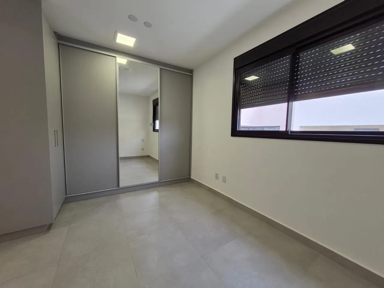 Sobrado para alugar em Aparecida de Goiânia, Jardins Marselha, com 3 suítes, com 181 m²