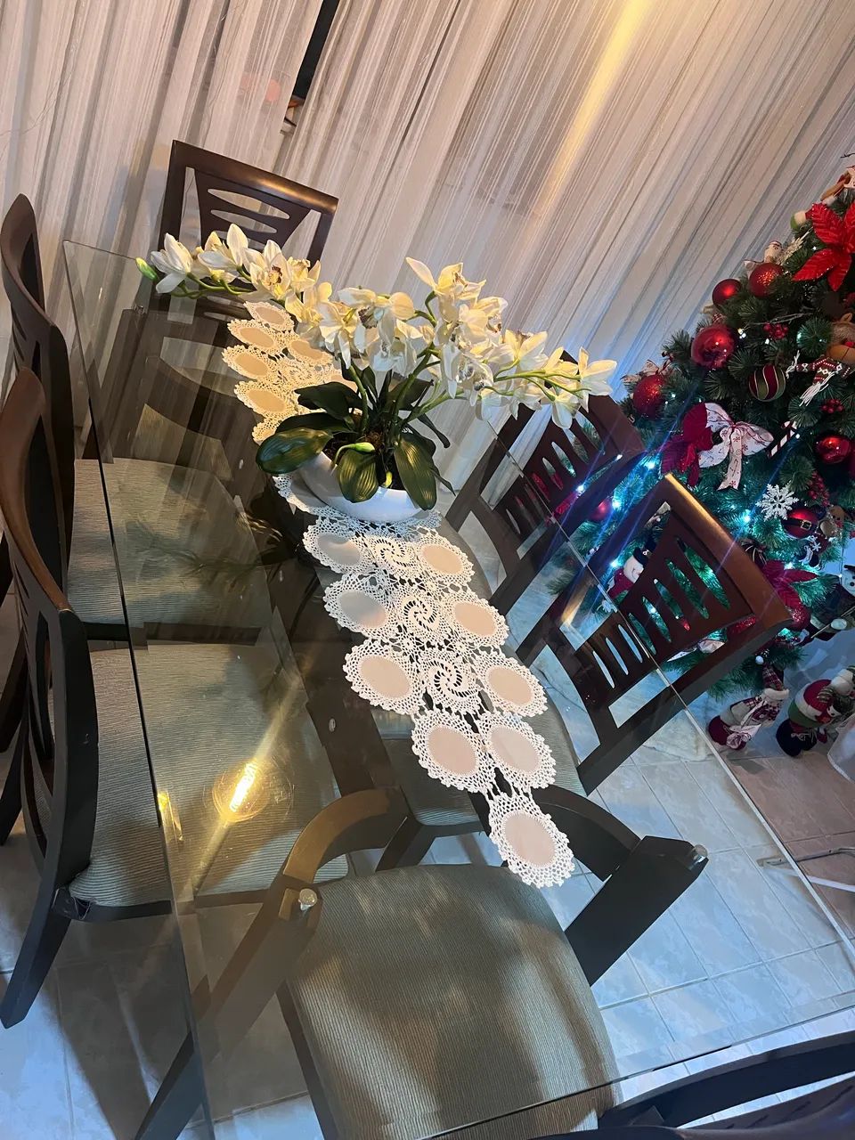 Mesa de jantar com 6 cadeiras 