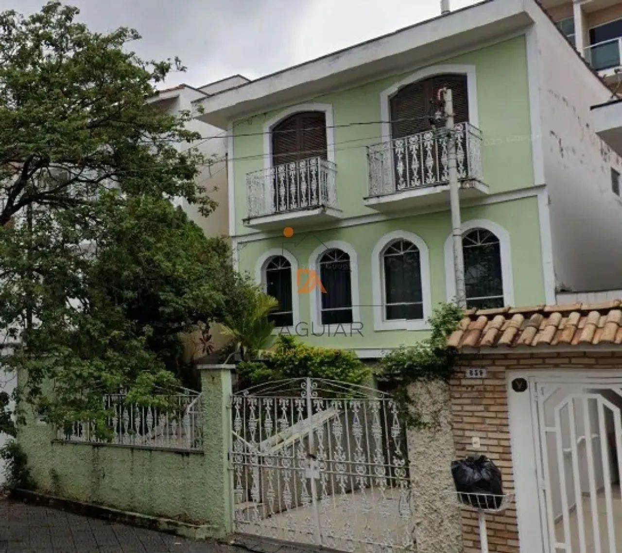 Sobrado para Aluguel no bairro Água Fria com 5 dormitórios/quartos e 194 m².