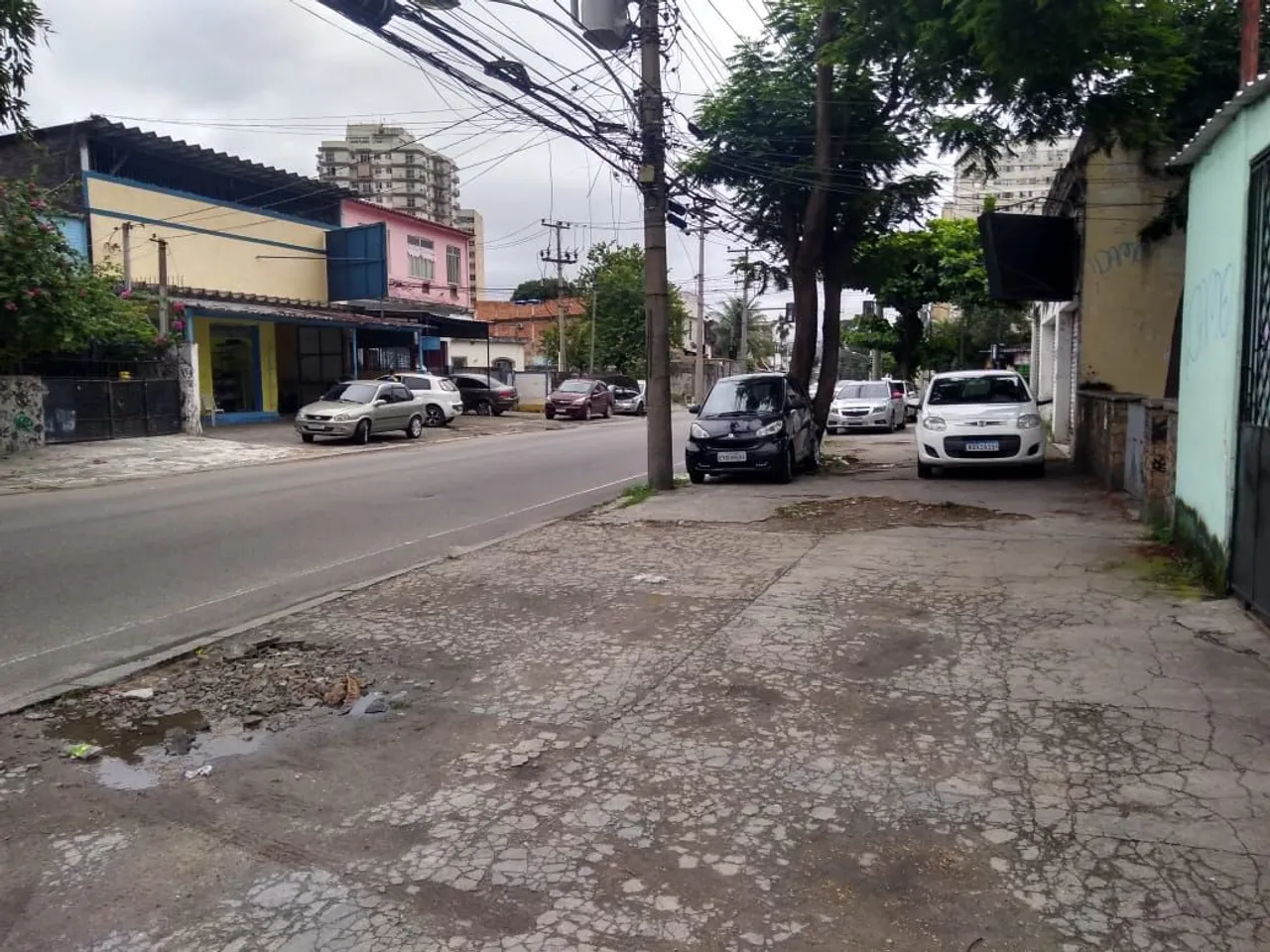 Alugo casa dois quartos rua Leopoldo rego