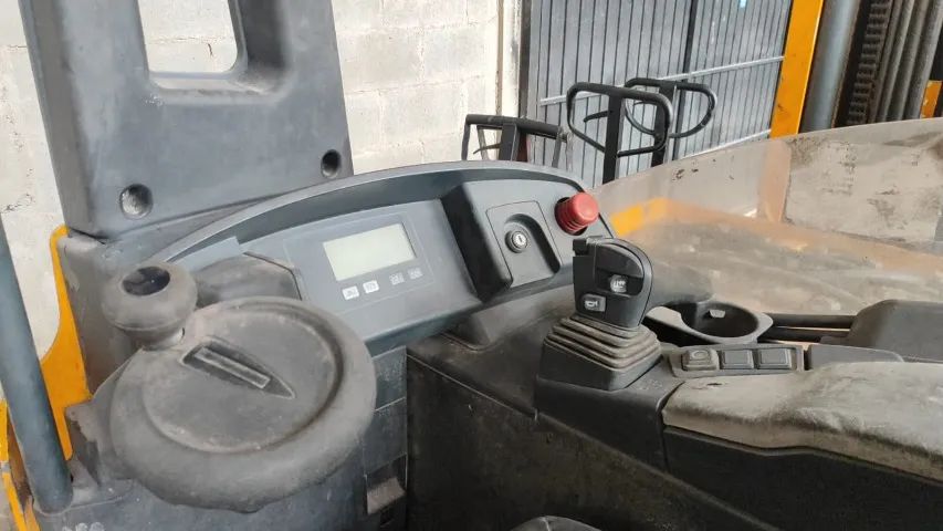 Empilhadeira eletrica Jungheinrich ETM320 - Foto 6