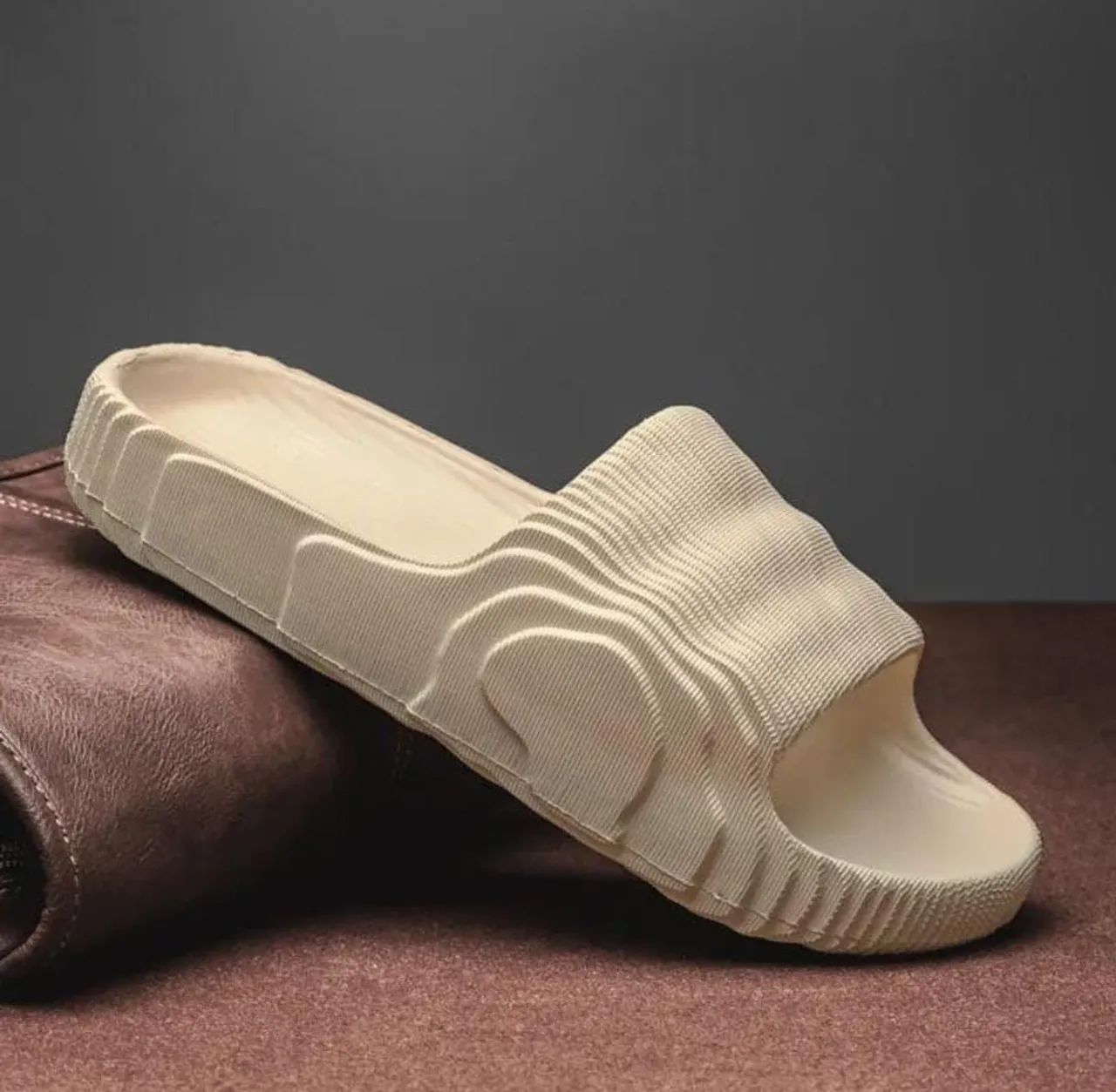 DIVERSOS MODELOS NOVOS DE SANDÁLIA SLIDER HUGO BOSS  - Foto 3