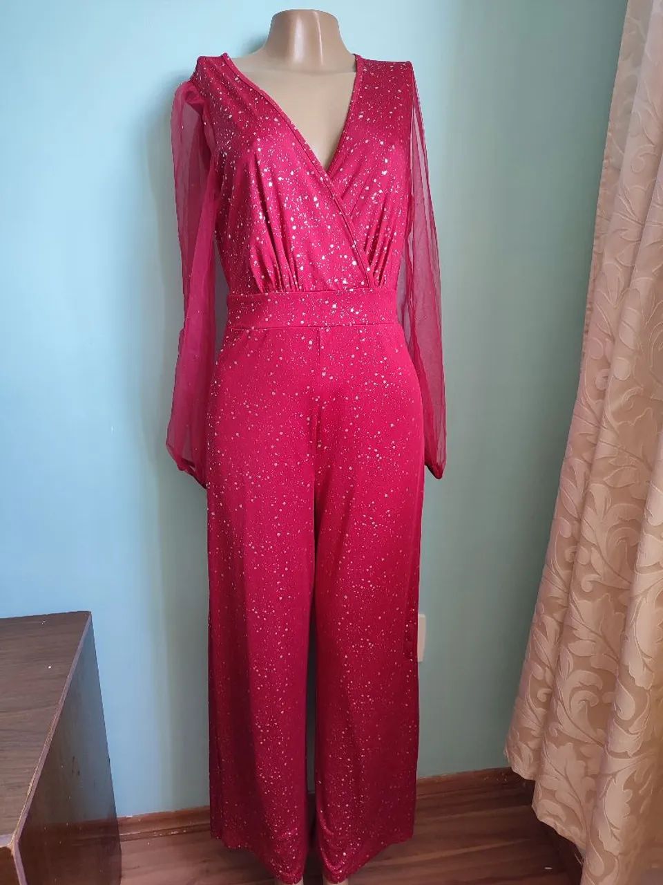 Macacão vermelho com brilho  - Foto 2