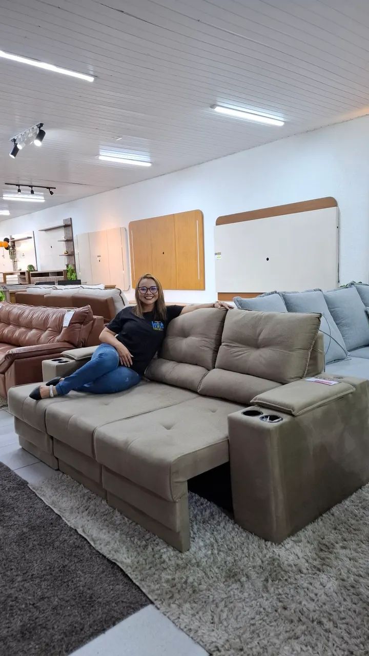 12X SEM JUROS | SOFÁ RETRÁTIL E RECLINÁVEL 2,30M COM PORTA-COPOS E USB