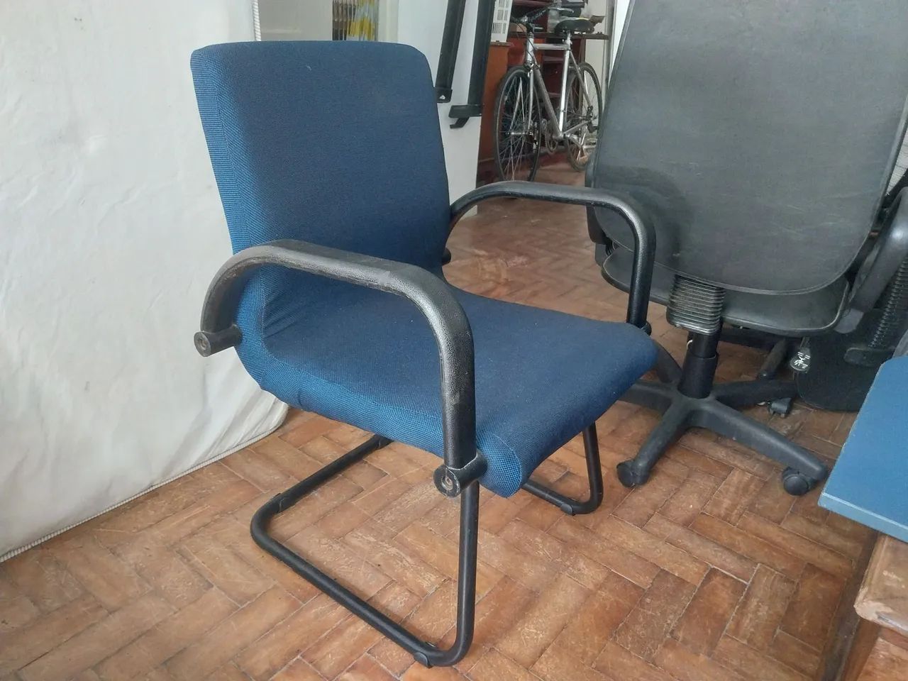 Cadeira de escritório azul 