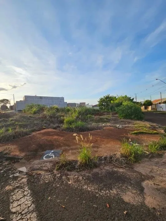 Venda - Terreno de esquina no Residencial Arezzo em Maringá