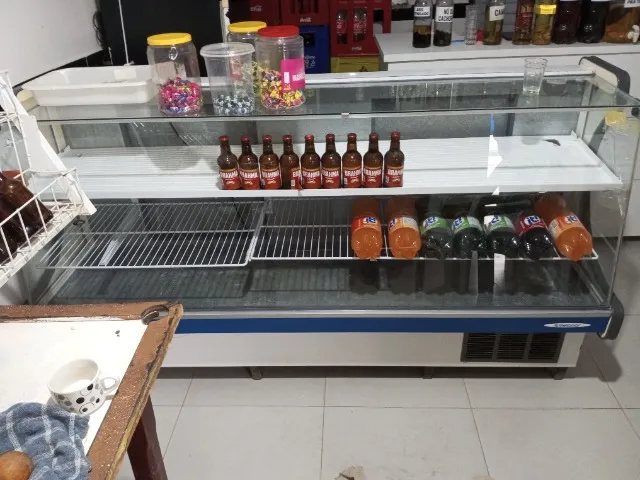 Balcão refrigerado 2 metro por 50, em ótimo estado de funcionamento