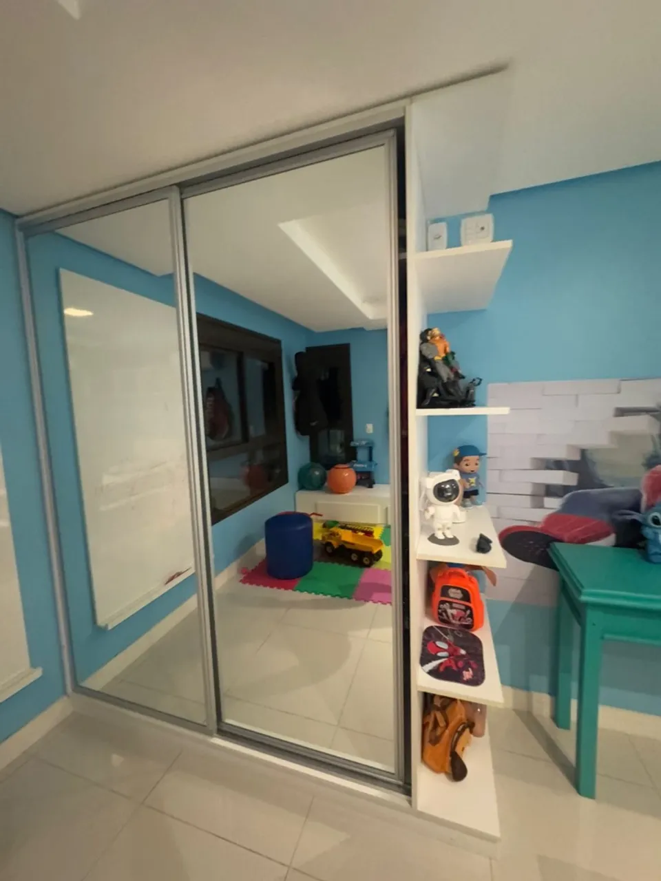 Guarda-Roupa com Espelho - Moderno e Funcional