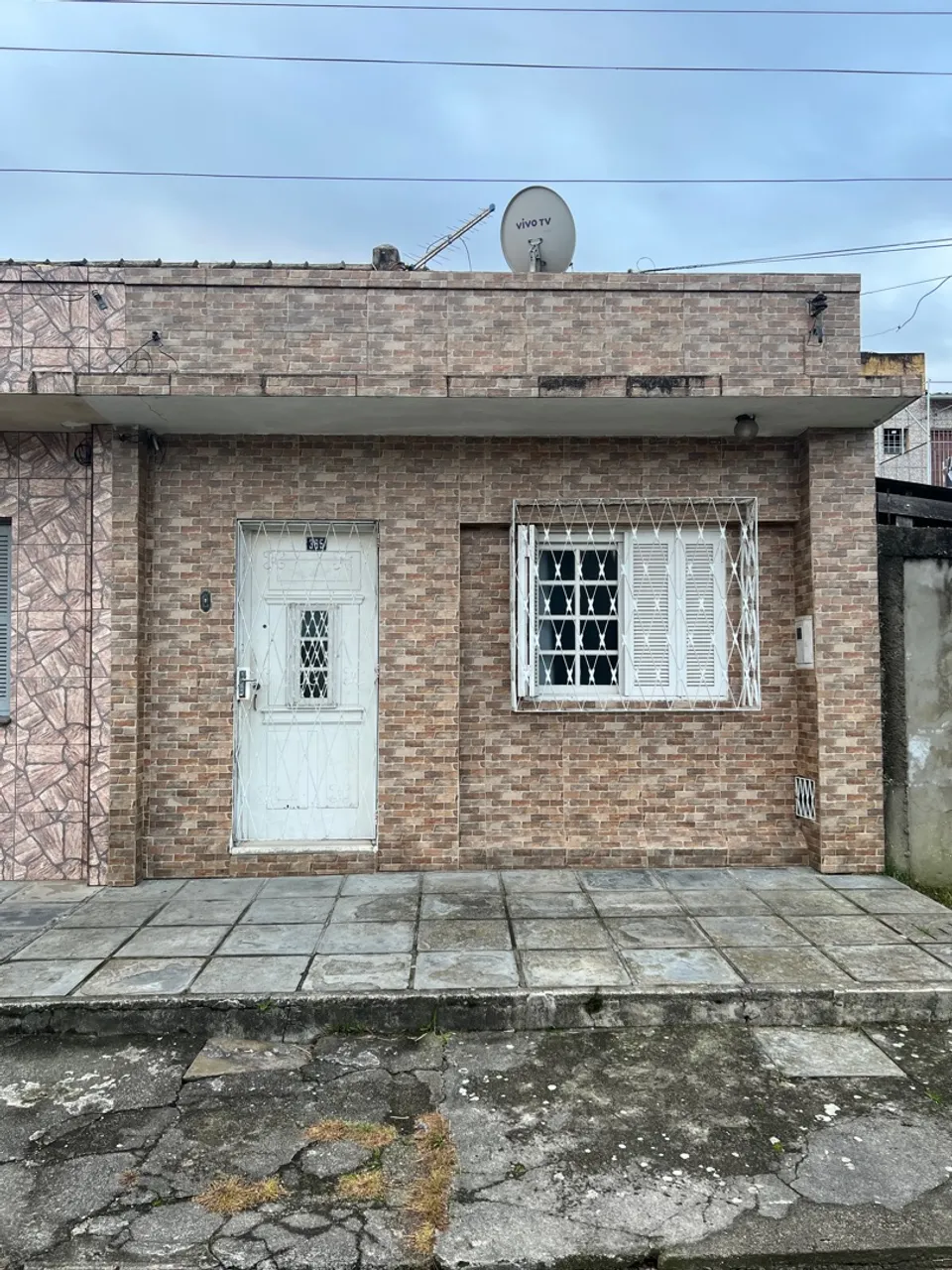 Vendo casa central próximo ao Colégio Pelotense