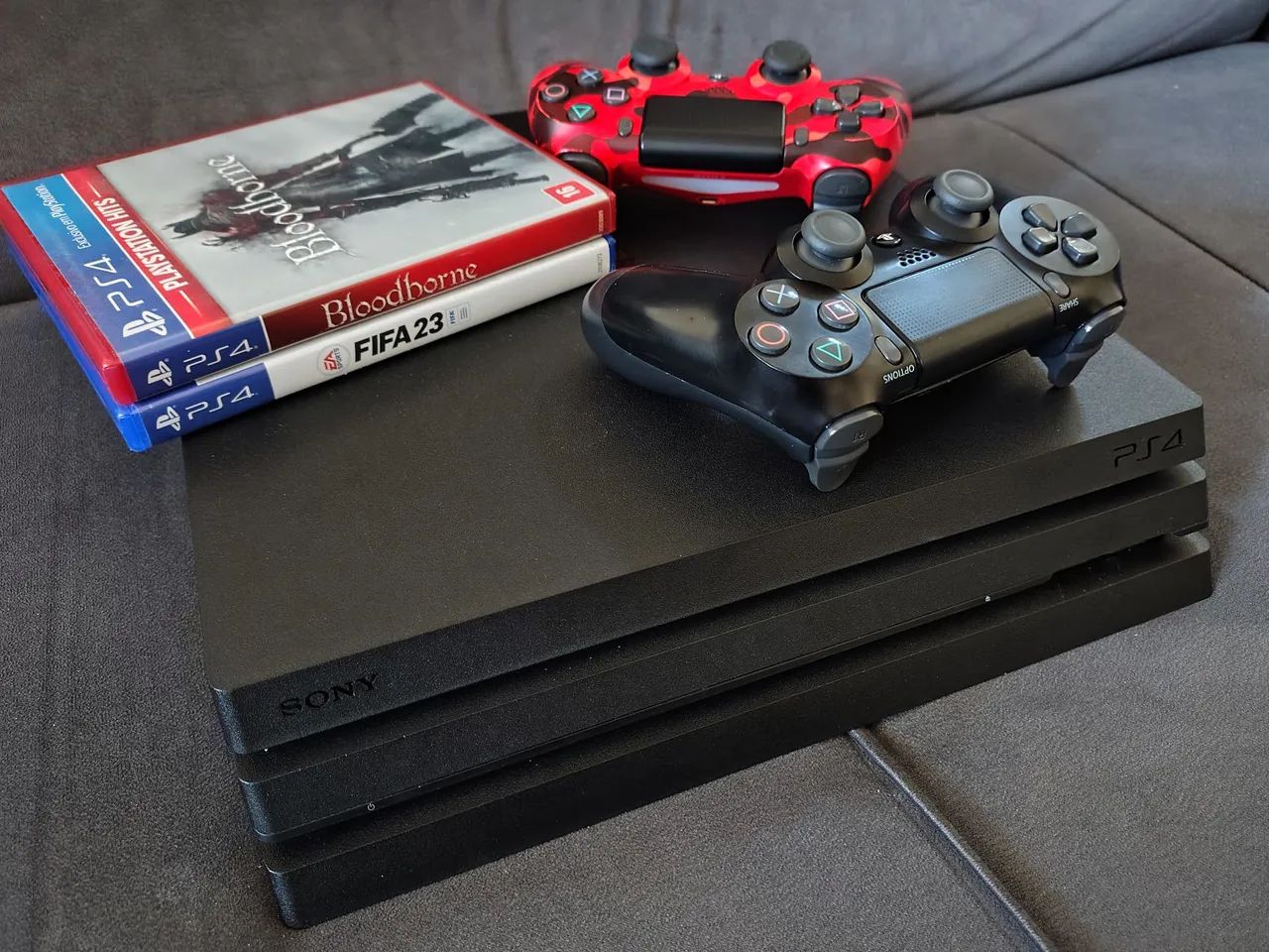 Playstation 4 Pró 4k 1tb - 2 controles. Aceito cartão e trocas* - Foto 3