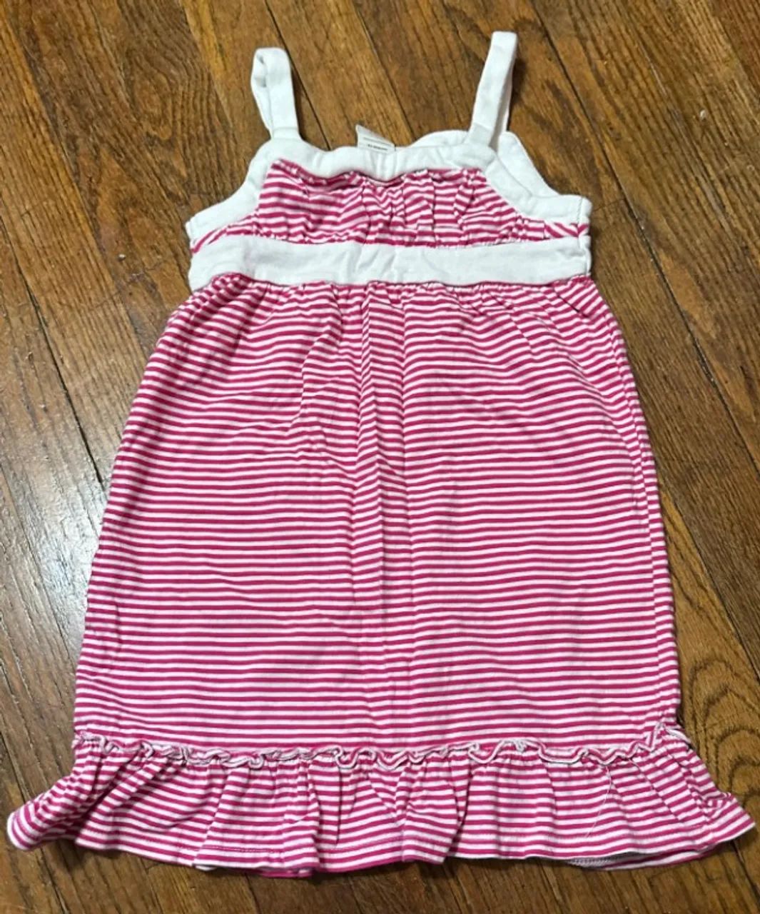 Vestido Old Navy tamanho 5 anos importado (desapego) - Foto 2