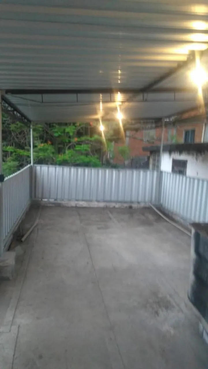 Aluga-se casa 2 quartos1100 reais