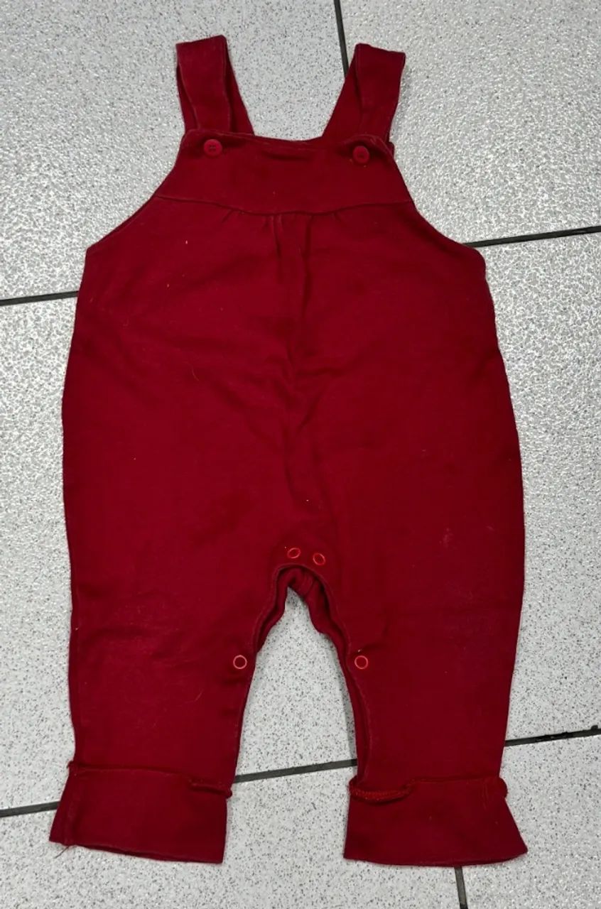 Jardineira cor vermelho tamanho G para bebe de 9 a 12meses - Foto 3