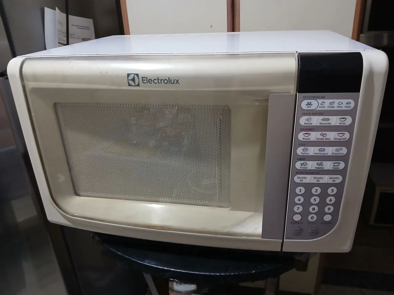Micro-ondas Electrolux 127V 25L usado 