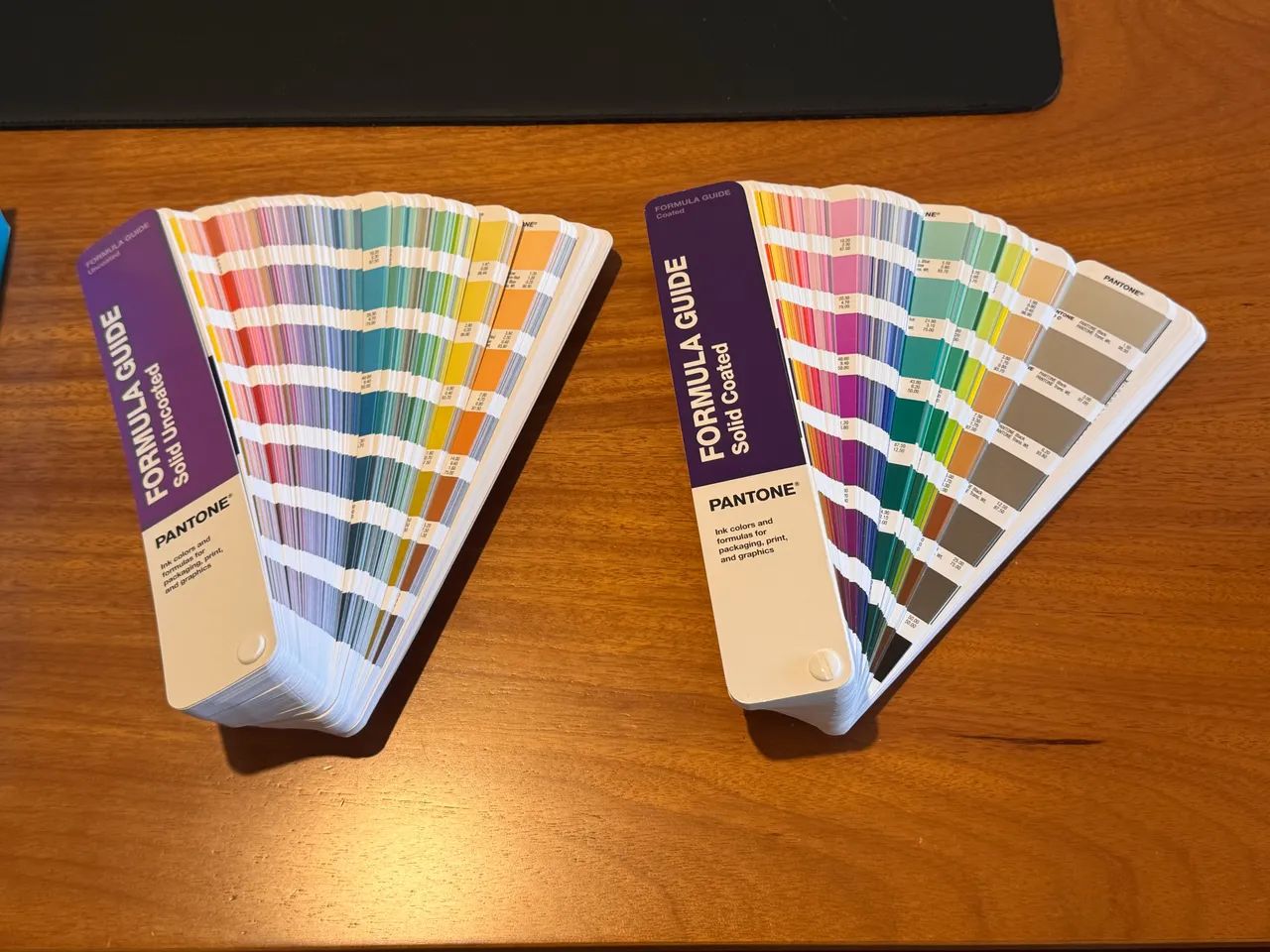 Escala Pantone Fórmula Guide Coated Uncoated - Foto 2