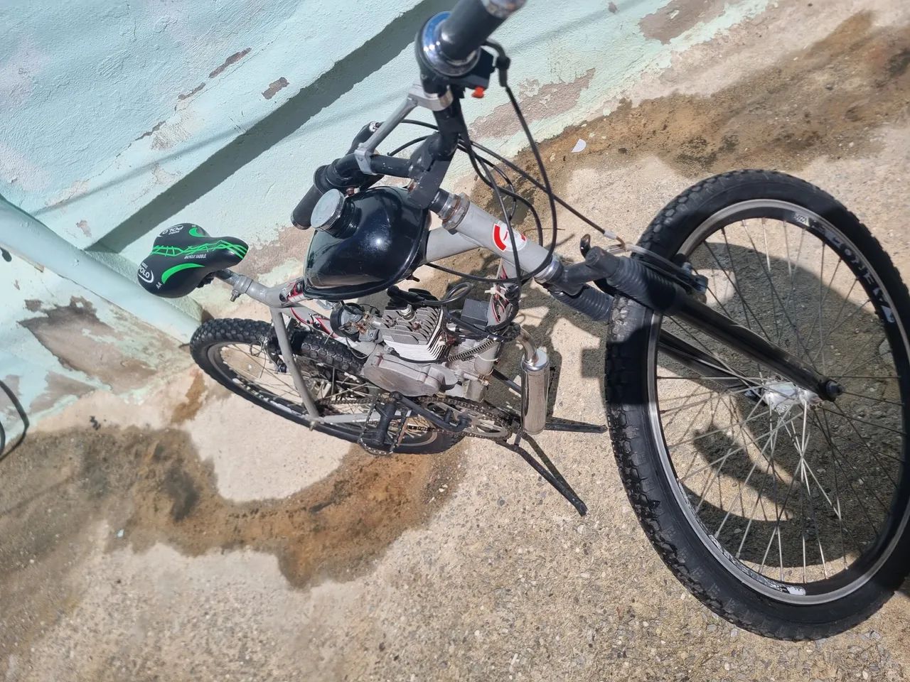 Bicicleta Motorizada Cinza  - Foto 3