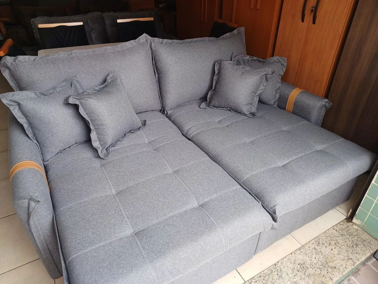 Sofá Cama Novo Tem 2.00 de Largura Tecido Linho. - Foto 2